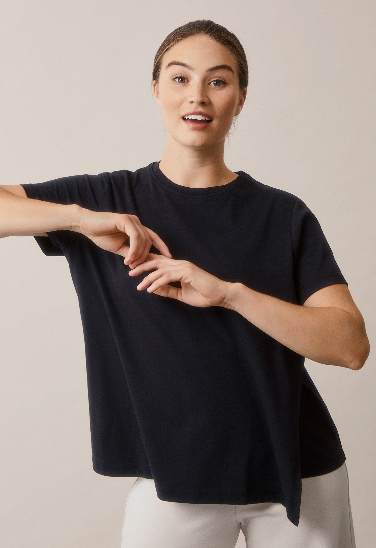 Zwangerschapst-shirt met voedingsopening - zwart - Voorbestelling – wordt begin februari verzonden